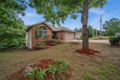 Welcome home to this beautifully updated 5-bedroom, 4-bath - photo 3