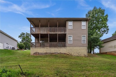 Welcome home to this beautifully updated 5-bedroom, 4-bath - photo 6