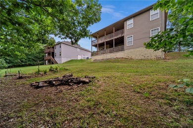 Welcome home to this beautifully updated 5-bedroom, 4-bath - photo 7