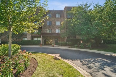 Lake Condo Sale Pending in Northbrook, Illinois