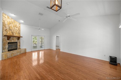 Beautiful 3 bedroom, 2.5 bath home located in the historic town - photo 8