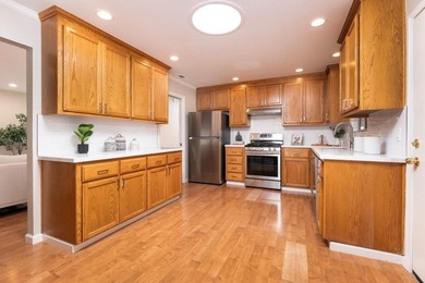 Tucked away on a quiet lane in the highly desirable Redwood - photo 7