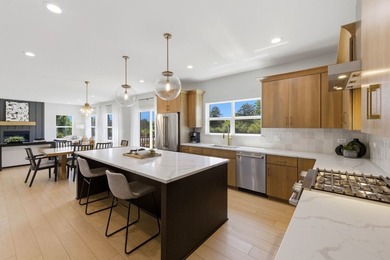 STUNNING NEW CONSTRUCTION blends luxury, sophistication, and - photo 18