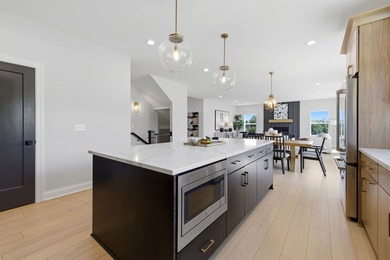 STUNNING NEW CONSTRUCTION blends luxury, sophistication, and - photo 19