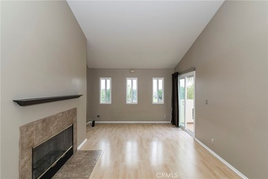 Beautiful bright, well maintained 3 Bedroom + 2 Bath top level - photo 10