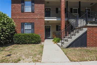 A well maintained 2-bedroom, 2-bath condo that perfectly - photo 1