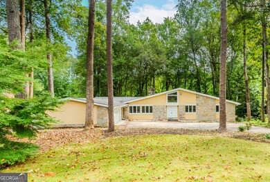 Stunning Renovated Home on Large Private Wooded Lot. 6 Bedrooms - photo 2