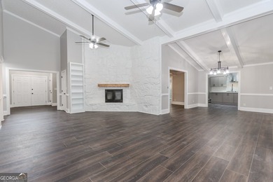 Stunning Renovated Home on Large Private Wooded Lot. 6 Bedrooms - photo 4