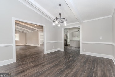 Stunning Renovated Home on Large Private Wooded Lot. 6 Bedrooms - photo 6