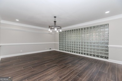 Stunning Renovated Home on Large Private Wooded Lot. 6 Bedrooms - photo 7
