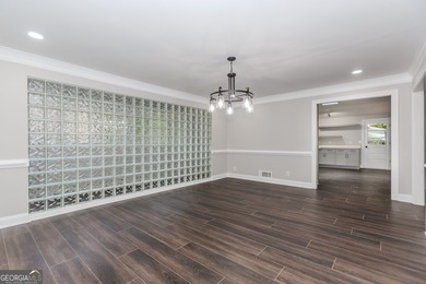 Stunning Renovated Home on Large Private Wooded Lot. 6 Bedrooms - photo 8