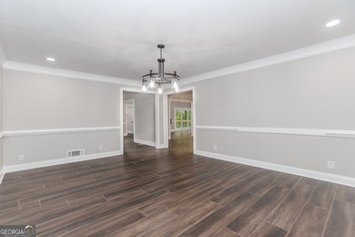 Stunning Renovated Home on Large Private Wooded Lot. 6 Bedrooms - photo 9