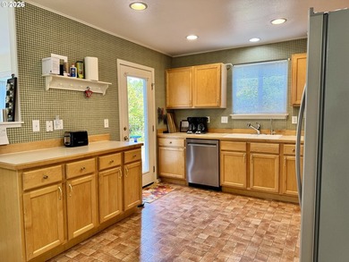 This incredibly well maintained 3-bedroom, 2-bath home offers 1 - photo 11