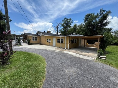Excellent investment opportunity featuring a 6-bedroom, 3-bath - photo 3