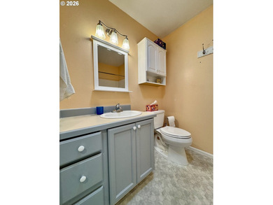 This incredibly well maintained 3-bedroom, 2-bath home offers 1 - photo 27