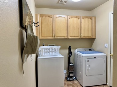 This incredibly well maintained 3-bedroom, 2-bath home offers 1 - photo 31