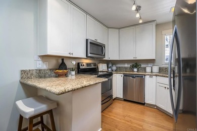 Beautifully upgraded 2 bed/2.5 bath townhome just one block from - photo 11