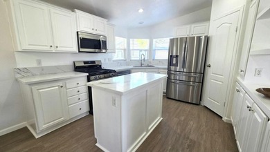 OPEN HOUSESAT/SUN 11am -3pm. CHECK IN AT CLUBHOUSE. This 3bd/2ba - photo 2