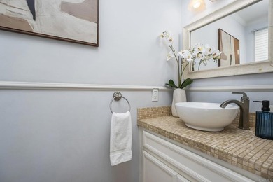 Beautifully upgraded 2 bed/2.5 bath townhome just one block from - photo 14