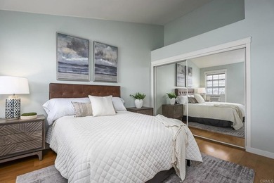 Beautifully upgraded 2 bed/2.5 bath townhome just one block from - photo 16