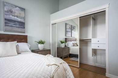 Beautifully upgraded 2 bed/2.5 bath townhome just one block from - photo 17