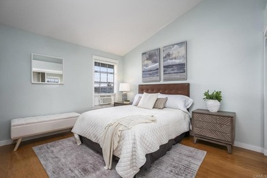 Beautifully upgraded 2 bed/2.5 bath townhome just one block from - photo 18