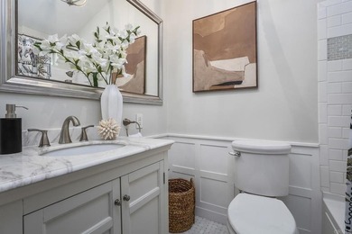Beautifully upgraded 2 bed/2.5 bath townhome just one block from - photo 21