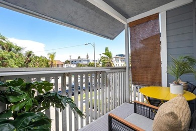 Beautifully upgraded 2 bed/2.5 bath townhome just one block from - photo 26
