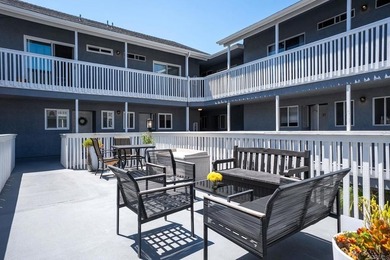 Beautifully upgraded 2 bed/2.5 bath townhome just one block from - photo 28