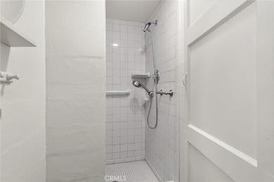 Balboa Island duplex with desirable large configuration units - photo 16