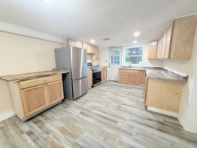 Discover the perfect starter home or weekend getaway in this - photo 17