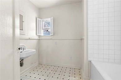 Balboa Island duplex with desirable large configuration units - photo 24