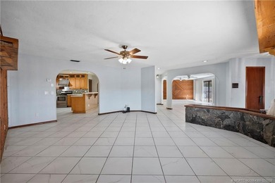 Opportunity knocks! With 2,365 SF, this 4BR, 2-bath, 2 CG pool - photo 6