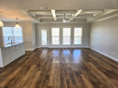 Amazing condition for this 4 bed / 2 bath open floorplan home - photo 2