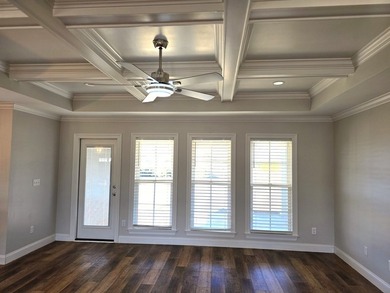 Amazing condition for this 4 bed / 2 bath open floorplan home - photo 3