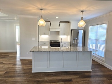Amazing condition for this 4 bed / 2 bath open floorplan home - photo 4