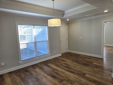 Amazing condition for this 4 bed / 2 bath open floorplan home - photo 5