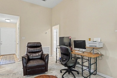 Charming home that is waiting for you to make it your own - photo 6