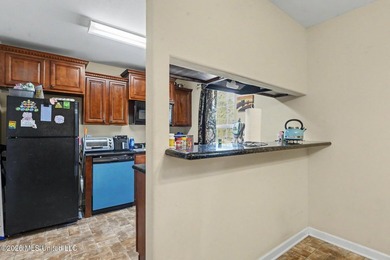 Charming home that is waiting for you to make it your own - photo 7