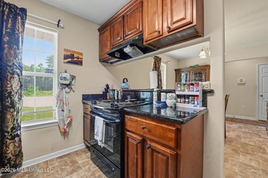 Charming home that is waiting for you to make it your own - photo 9