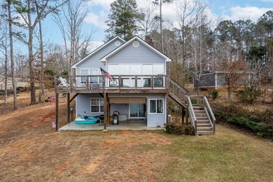 Lake Sinclair Home For Sale in Sparta Georgia