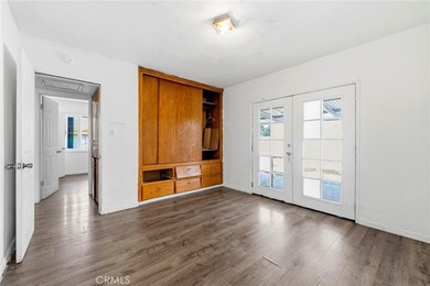House with an ADU! This versatile property features a 3-bedroom - photo 12