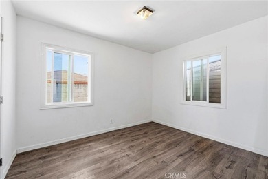 House with an ADU! This versatile property features a 3-bedroom - photo 13