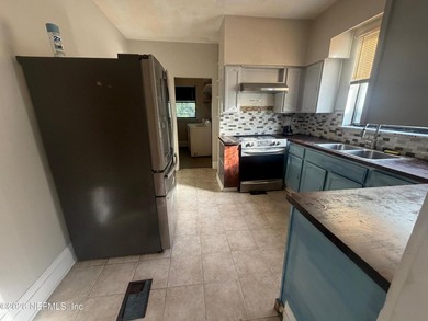 Turnkey income property in Riverside - walking distance to Five - photo 4