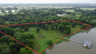 Some lakefront properties give you a view. Others offer a - photo 15