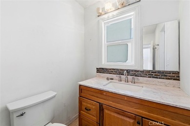 House with an ADU! This versatile property features a 3-bedroom - photo 17