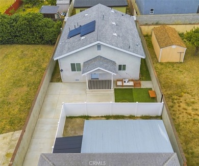 House with an ADU! This versatile property features a 3-bedroom - photo 23