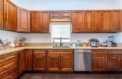 House with an ADU! This versatile property features a 3-bedroom - photo 26