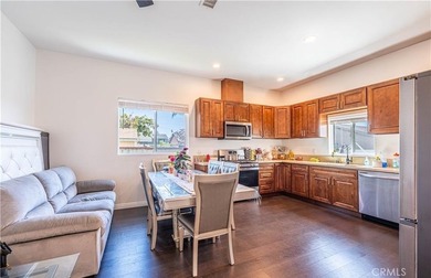 House with an ADU! This versatile property features a 3-bedroom - photo 30