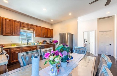 House with an ADU! This versatile property features a 3-bedroom - photo 31